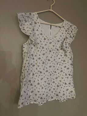Homebody boutique large ruffle tank shirt cottagecore boho floral white v neck